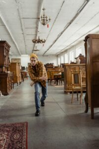 How to store furniture