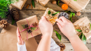 Organize your Christmas Decorations with DIY storage box labels