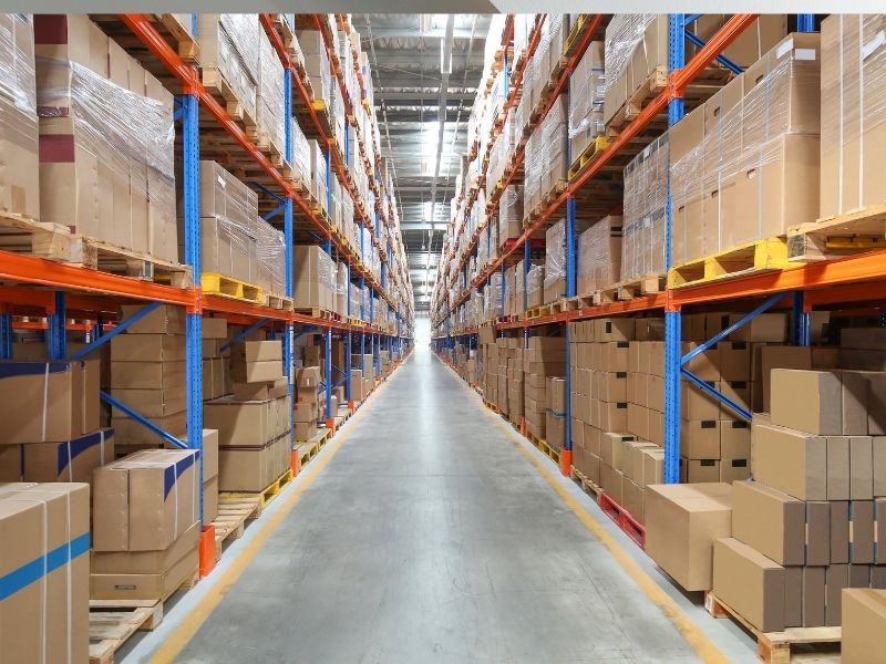 What companies offer student storage in area