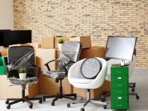 How do movers pack furniture in the truck before moving it-1