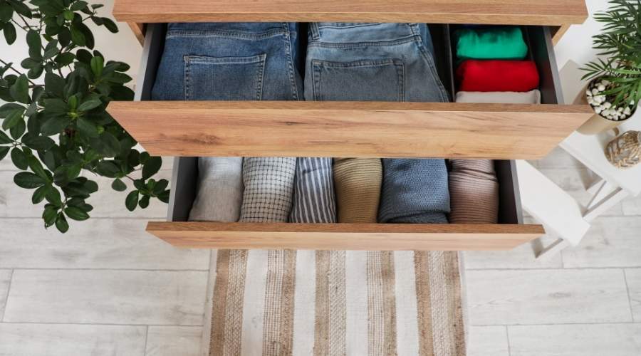 Will movers move dressers with clothes in them?